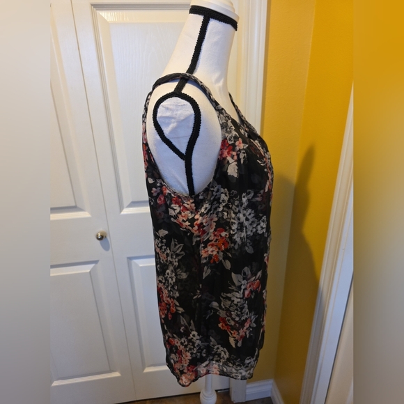 WHITE HOUSE BLACK MARKET FLORAL BLOUSE, SIZE 8 - Picture 8 of 11